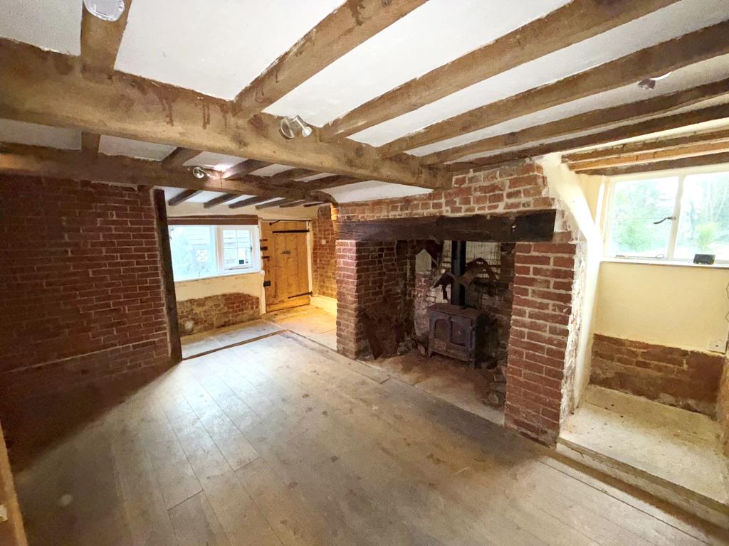 Lot: 20 - ATTACHED PERIOD COTTAGE WITH PLANNING - Living room with inglenook fireplace